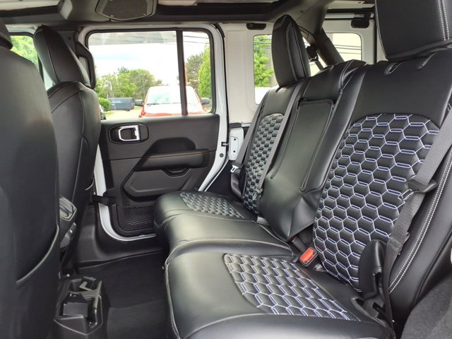 Used 2024 Jeep Wrangler Unlimited Sahara w/ Technology Group AWD/4WD image 6