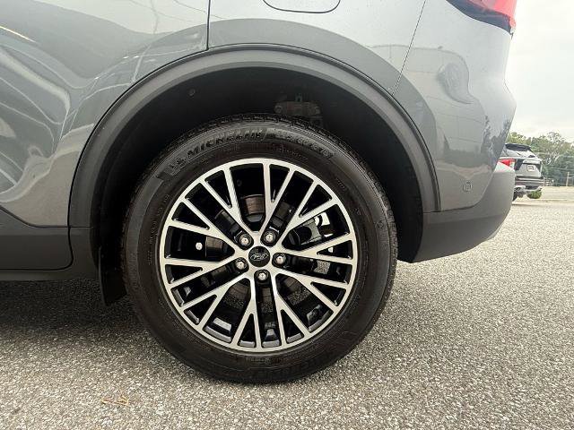 Certified 2024 Ford Escape PHEV w/ PHEV Premium Package image 16