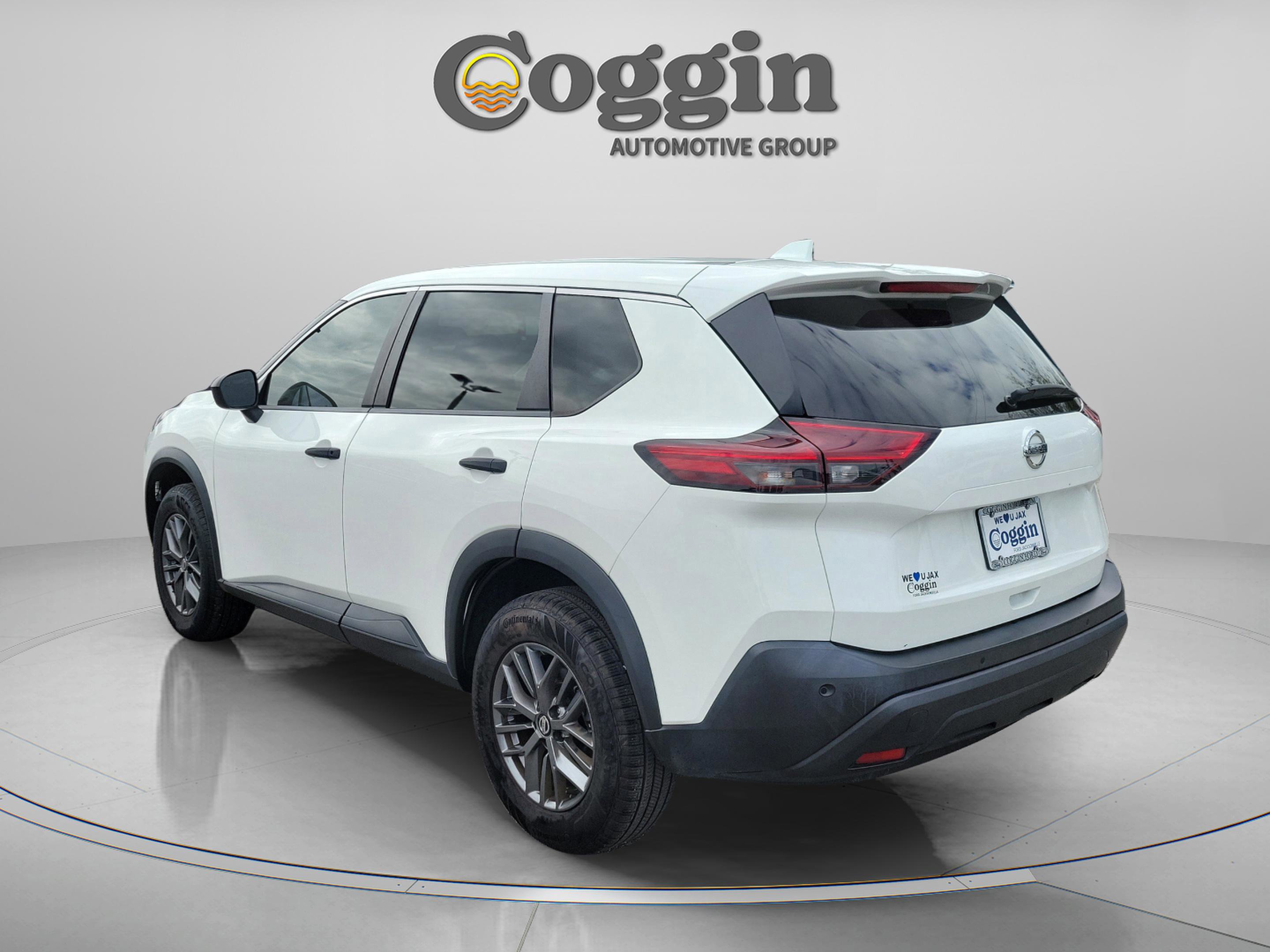 Used 2021 Nissan Rogue S image 2