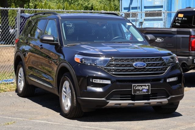 Certified 2023 Ford Explorer XLT w/ Equipment Group 202A AWD/4WD image 2