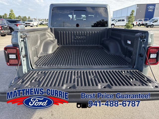 Used 2026 Jeep Gladiator Mojave AWD/4WD image 14