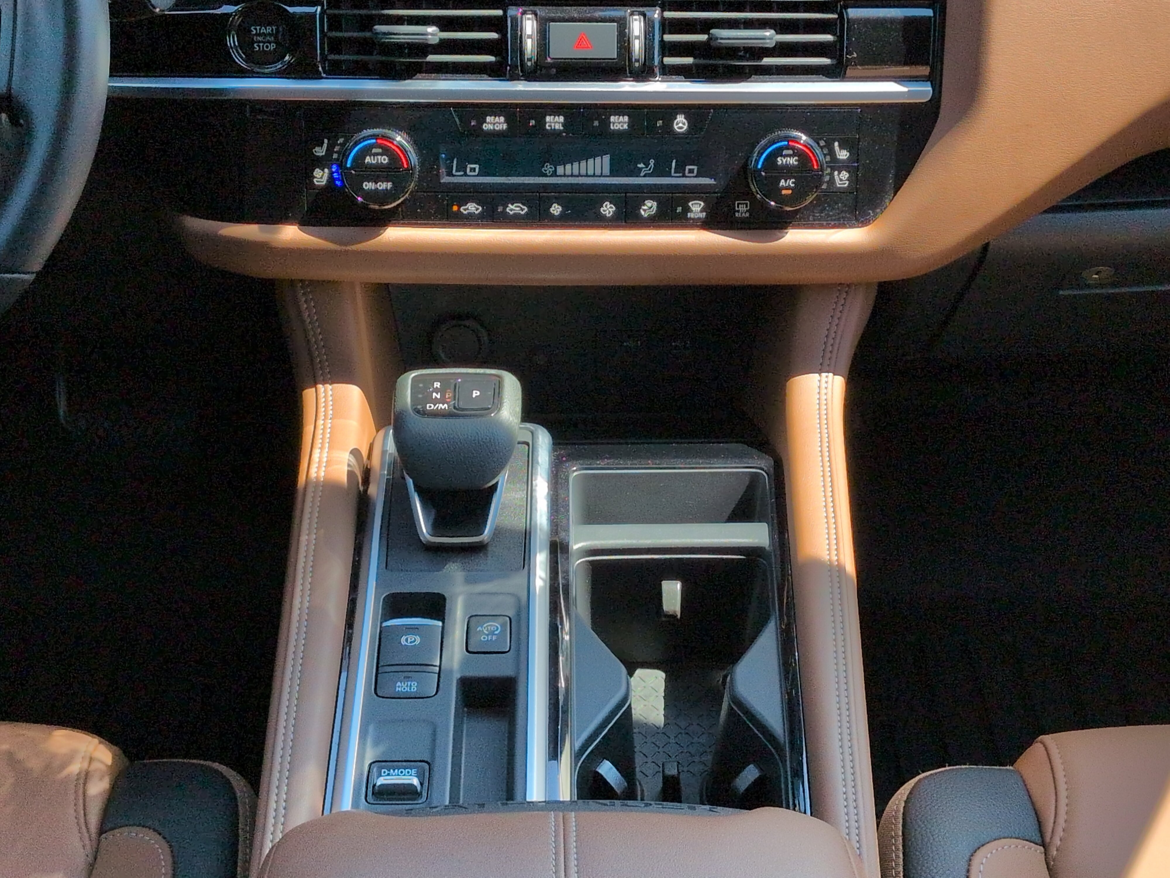 Used 2025 Nissan Pathfinder Platinum FWD image 17