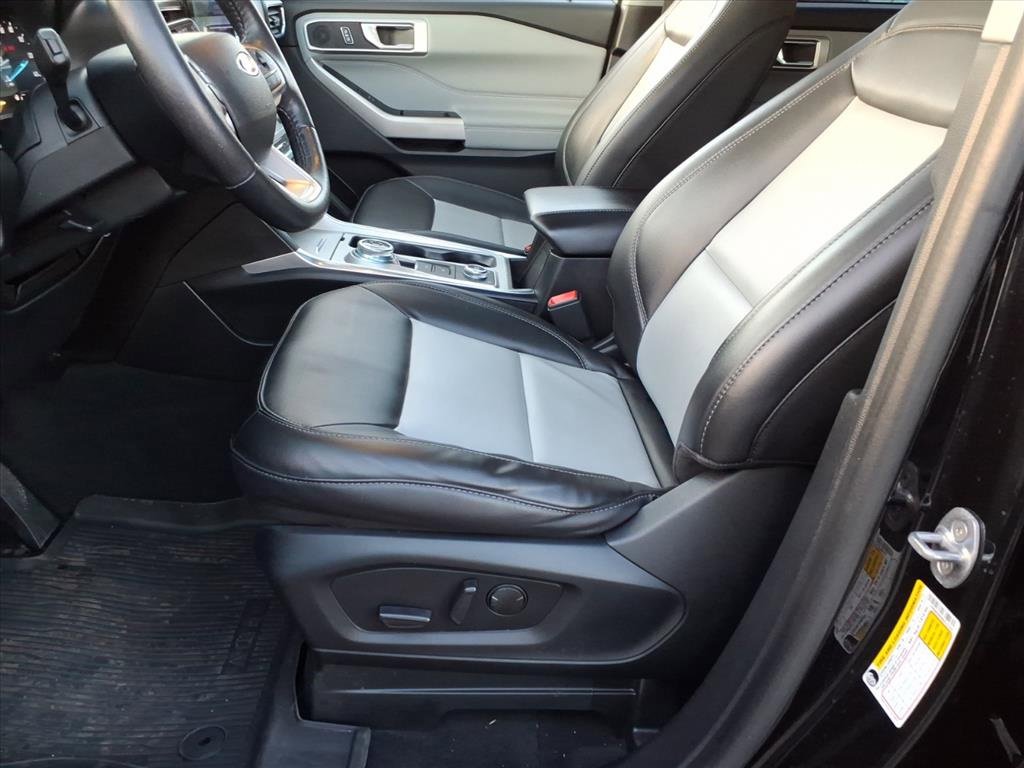 Certified 2022 Ford Explorer XLT w/ Equipment Group 202A image 14