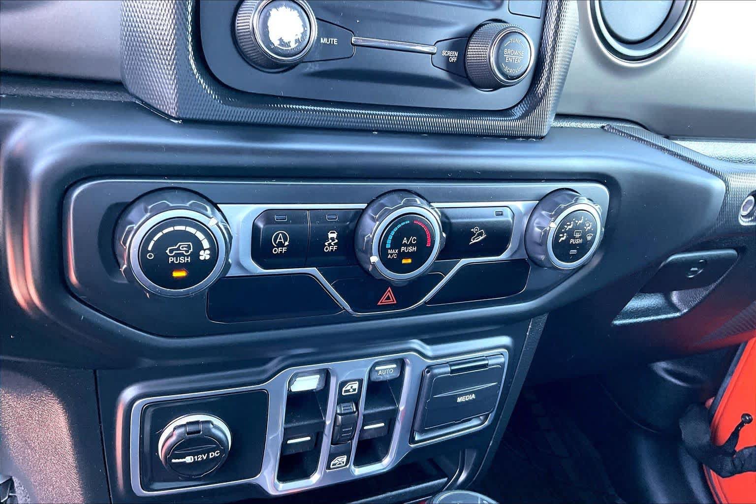 Used 2018 Jeep Wrangler Unlimited Sport AWD/4WD image 30