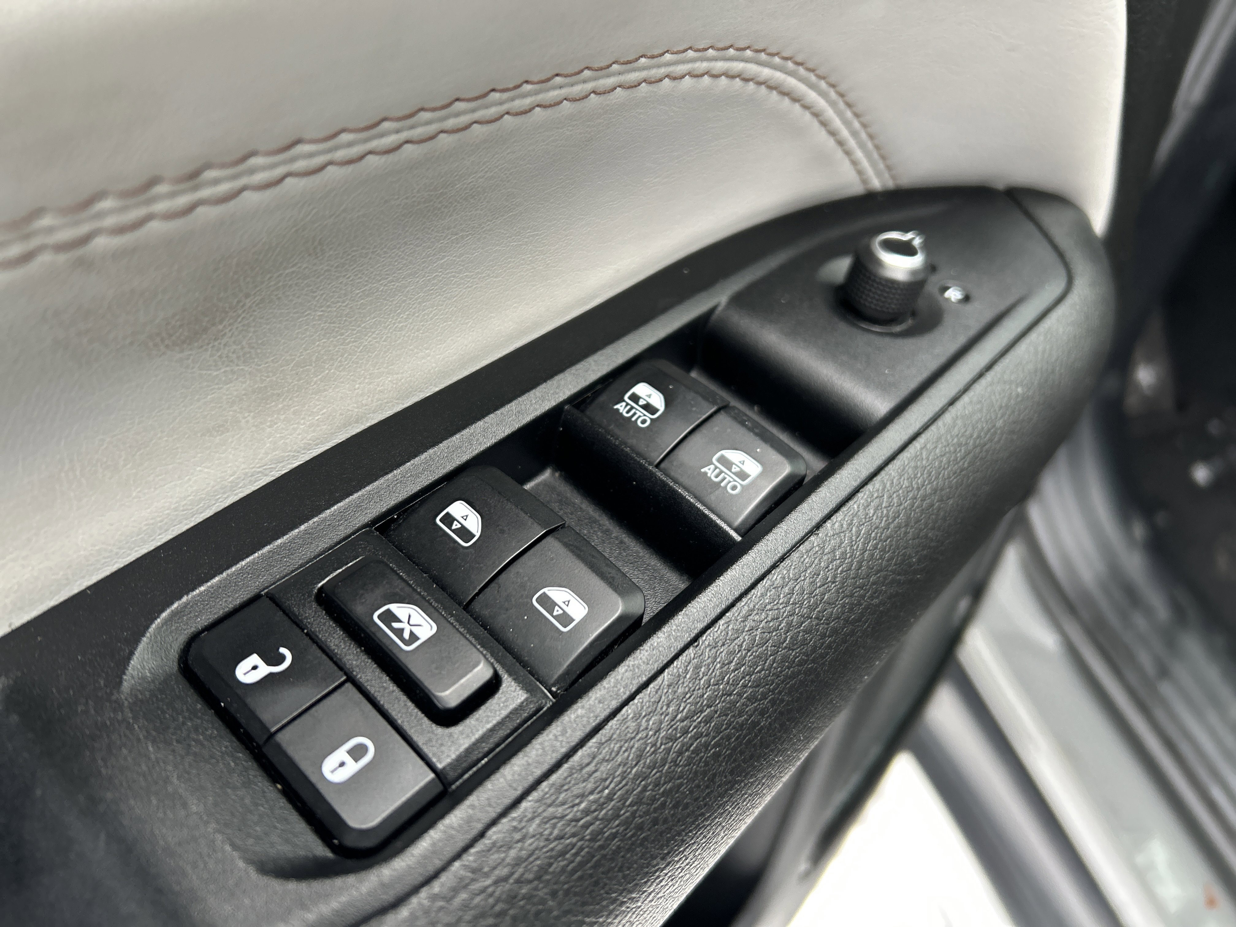 Used 2024 Jeep Compass Limited image 15