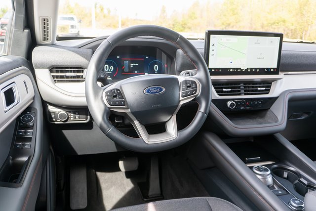 Certified 2025 Ford Explorer Active AWD/4WD image 13
