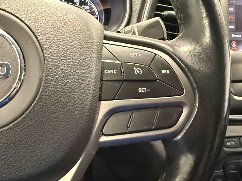 Used 2019 Jeep Cherokee Latitude Plus image 24