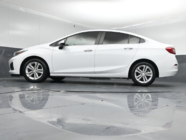 Used 2019 Chevrolet Cruze LT w/ Convenience Package FWD image 39