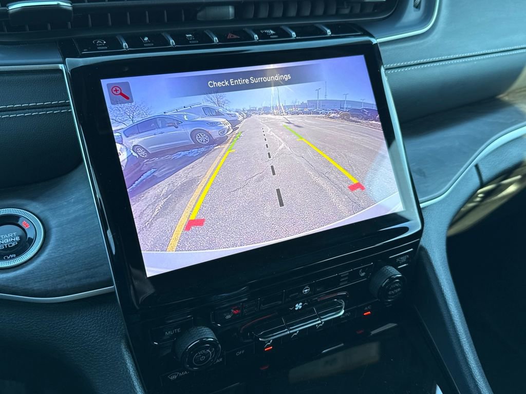 Used 2024 Jeep Grand Cherokee Limited w/ Black Appearance Package image 21