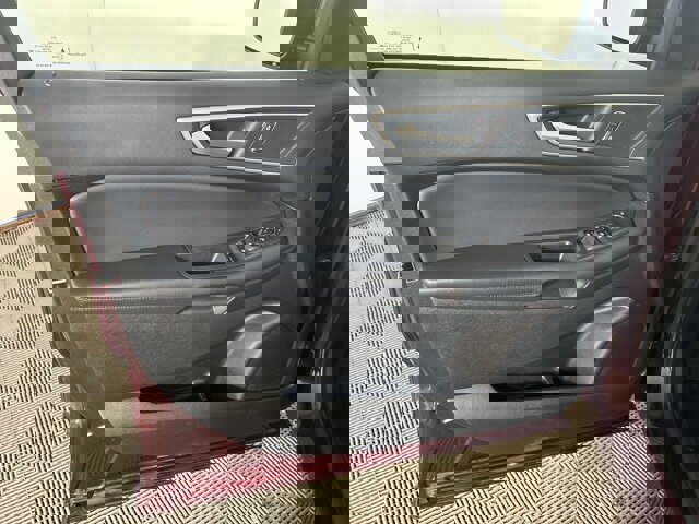 Certified 2024 Ford Edge SEL w/ Convenience Package image 9