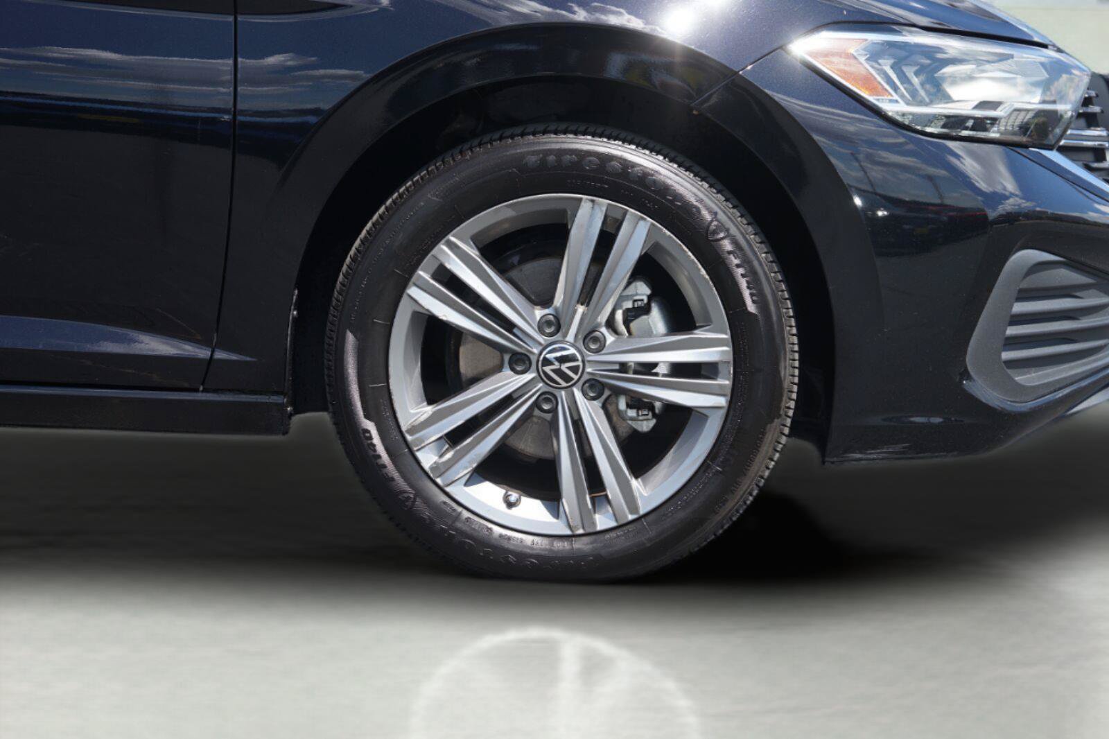 Used 2022 Volkswagen Jetta SE FWD image 4