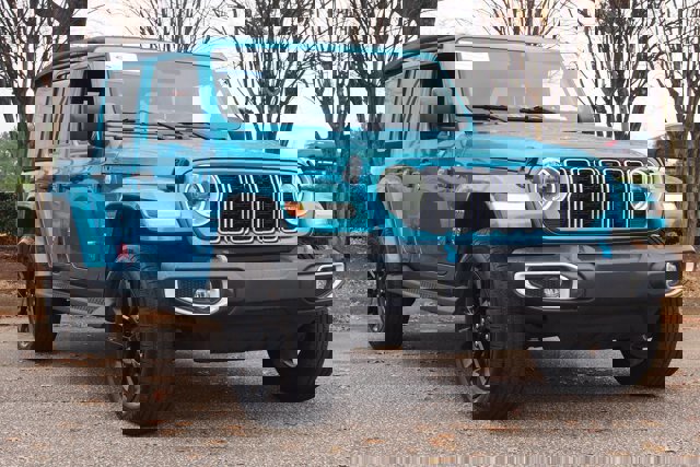 Used 2024 Jeep Wrangler Unlimited Sahara w/ Technology Group image 7