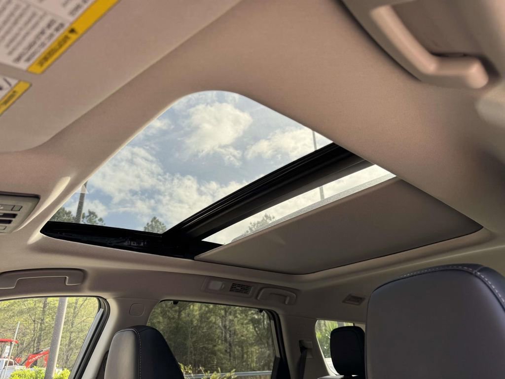 Used 2023 Nissan Pathfinder Platinum image 27