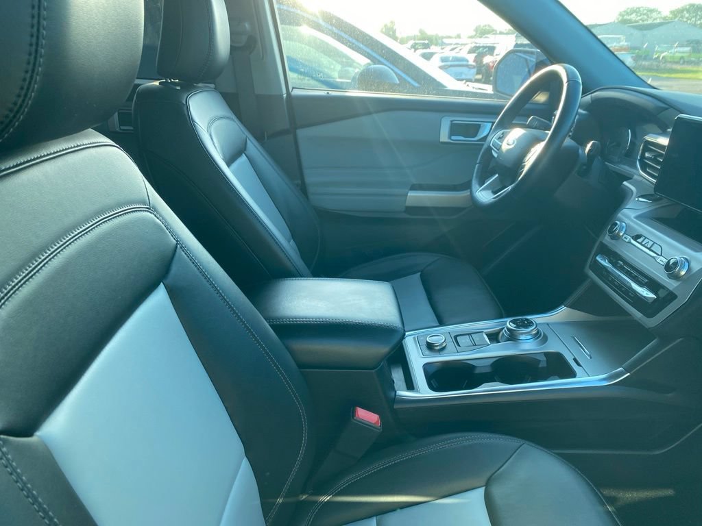 Certified 2023 Ford Explorer XLT w/ Equipment Group 202A AWD/4WD image 8
