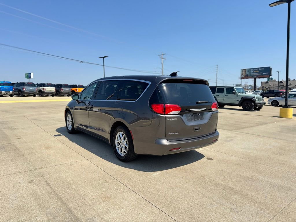 Used 2023 Chrysler Voyager LX FWD image 7