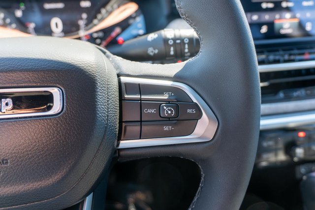 Used 2023 Jeep Compass Latitude AWD/4WD image 21