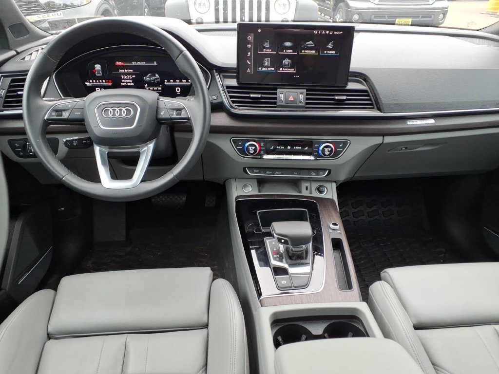 Used 2023 Audi Q5 2.0T Premium Plus w/ Premium Plus Package AWD/4WD image 6
