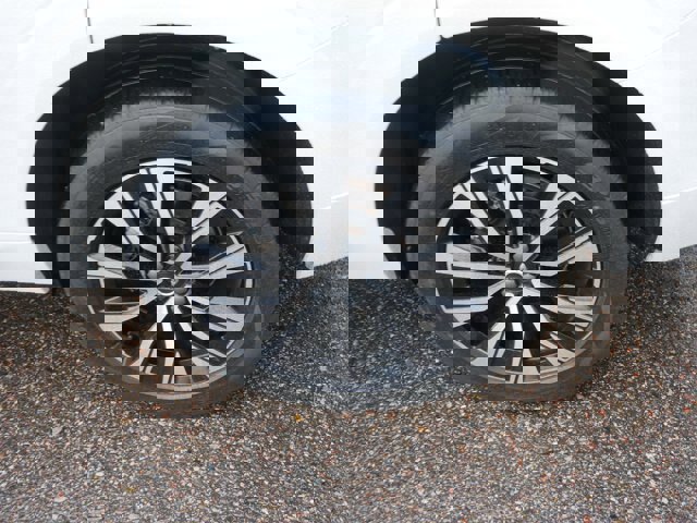 Used 2023 Volvo XC60 B5 Plus image 8