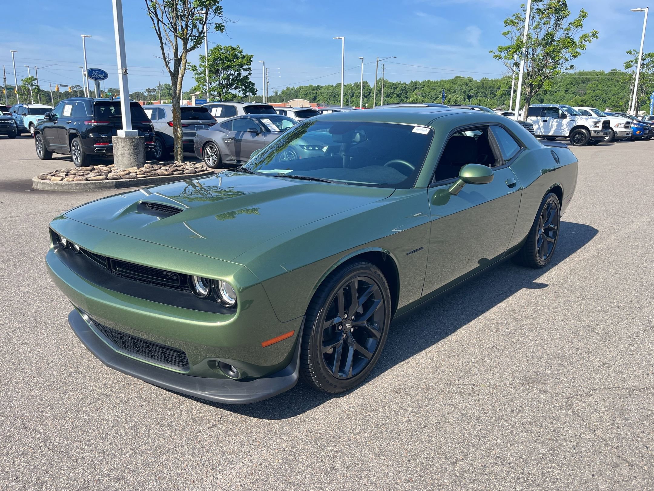 Used 2022 Dodge Challenger R/T w/ Driver Convenience Group RWD image 8