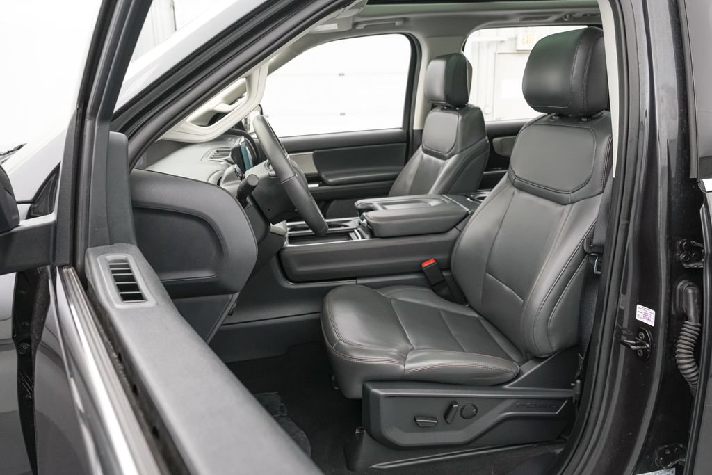 Certified 2025 Ford Expedition Active AWD/4WD image 11