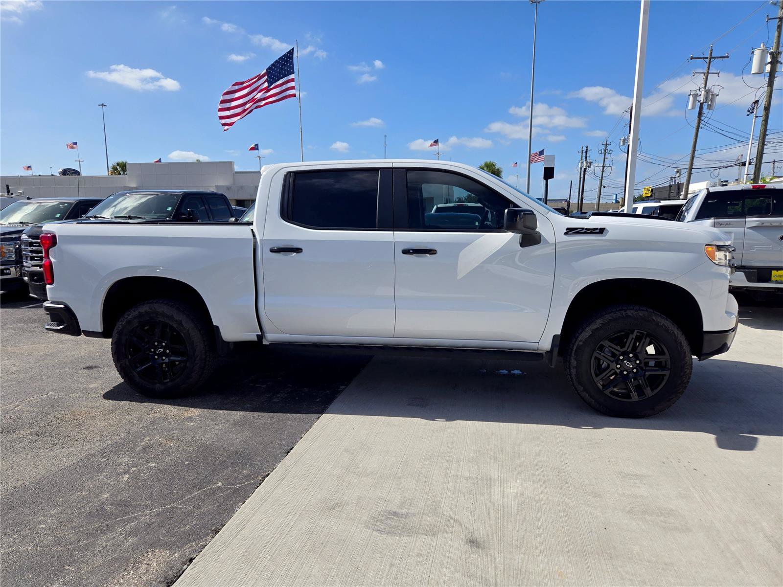 Used 2025 Chevrolet Silverado 1500 LT Trail Boss w/ Convenience Package II AWD/4WD image 4