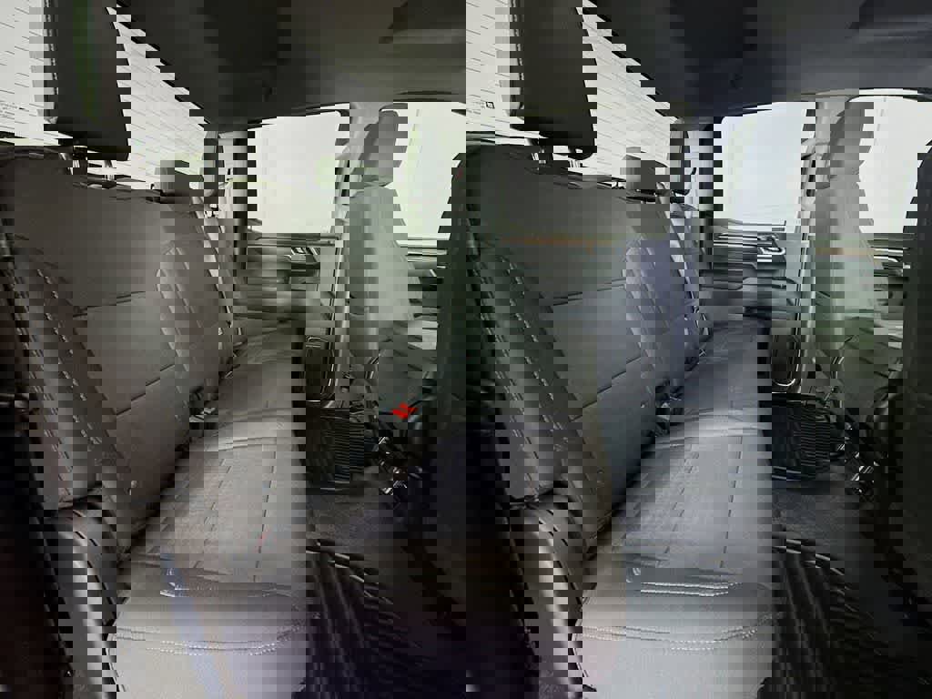 Used 2025 Chevrolet Silverado 1500 LT image 30