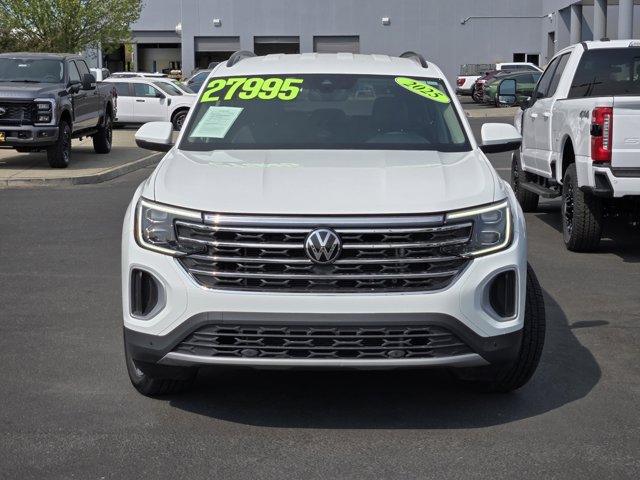 Used 2025 Volkswagen Atlas SE FWD image 2