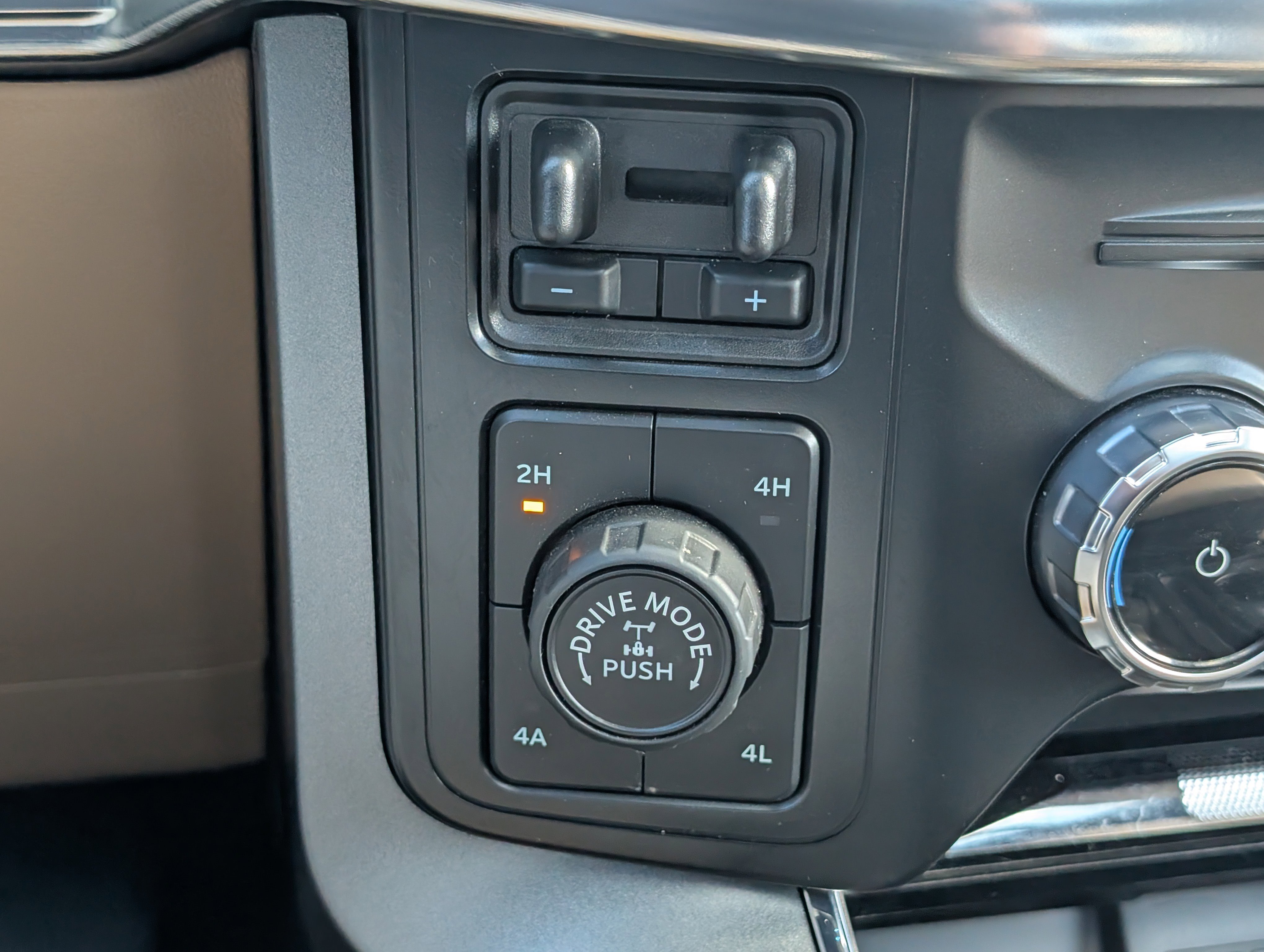 Certified 2022 Ford F150 Lariat w/ Equipment Group 502A High image 28