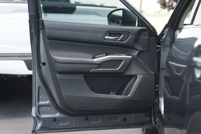 Used 2025 Nissan Pathfinder Platinum w/ Cargo Package FWD image 32