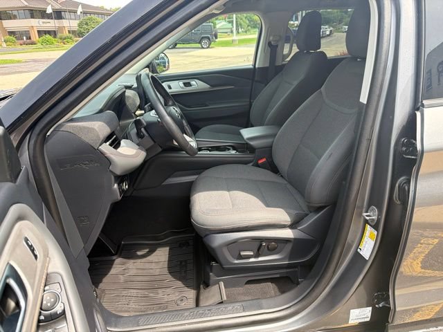 Certified 2025 Ford Explorer Active AWD/4WD image 9