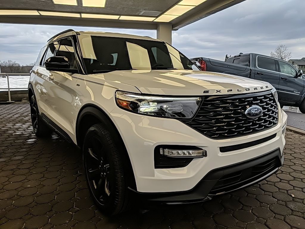 Certified 2023 Ford Explorer ST-Line AWD/4WD image 3