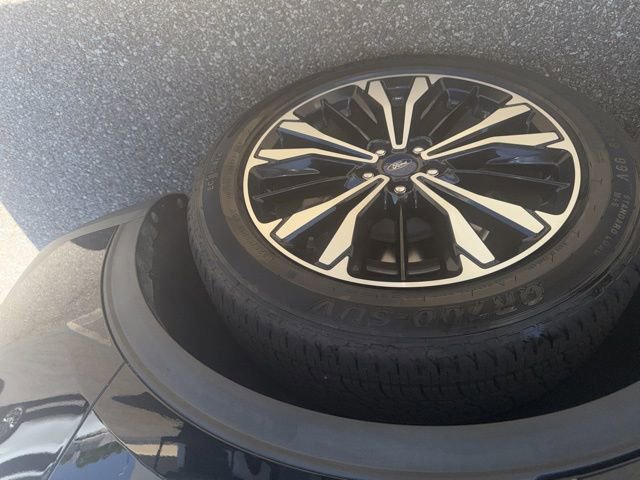 Certified 2021 Ford Escape SE w/ SE Sport Appearance Package image 8