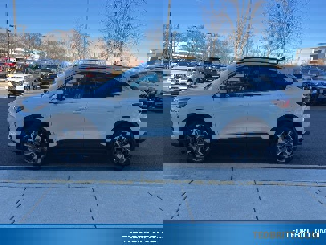Certified 2024 Ford Escape Platinum w/ Premium Technology Package image 4