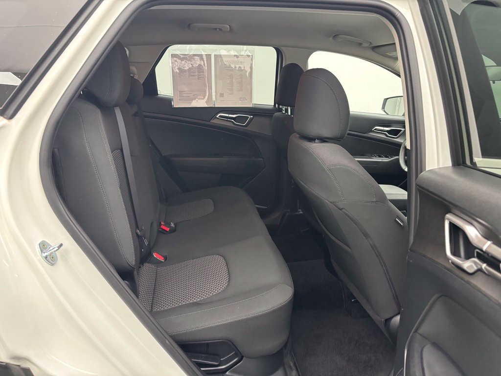 Used 2023 Kia Sportage LX AWD/4WD image 42