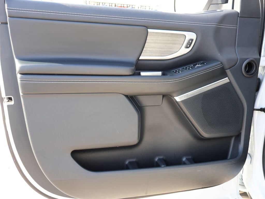 Certified 2025 Ford Expedition Platinum image 22