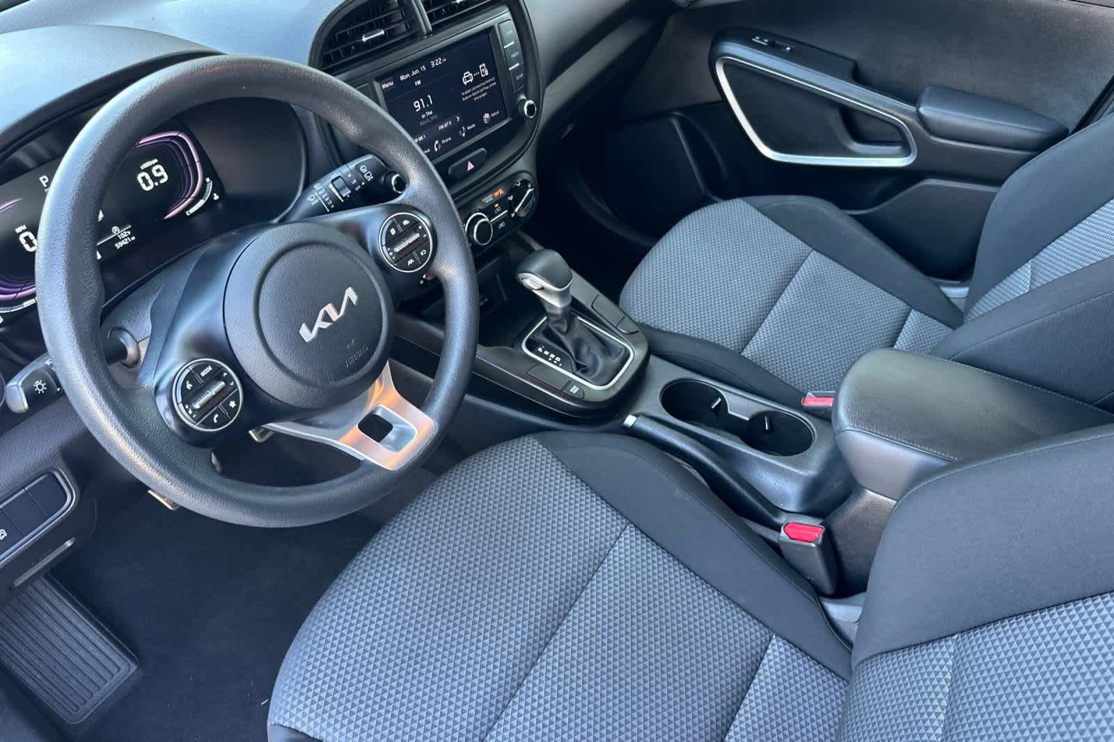 Used 2023 Kia Soul LX w/ LX Technology Package FWD image 12