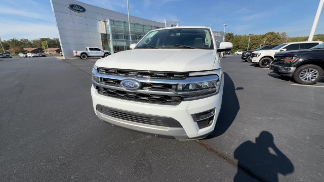 Certified 2024 Ford Expedition Limited RWD image 3