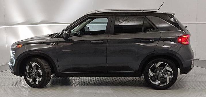 Used 2024 Hyundai Venue Limited image 5