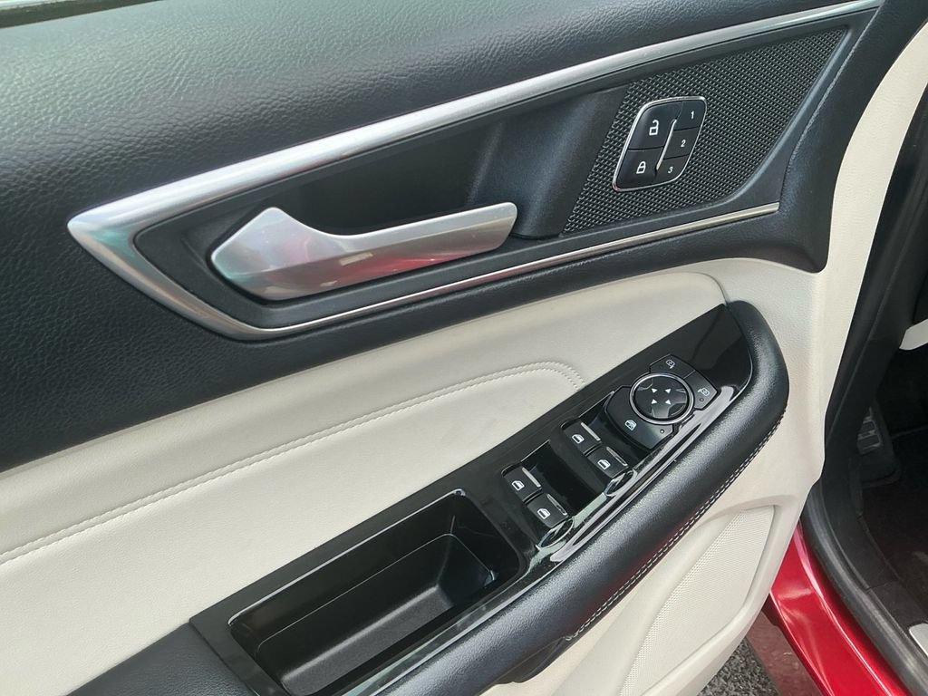 Certified 2018 Ford Edge Titanium w/ Technology Package FWD image 16