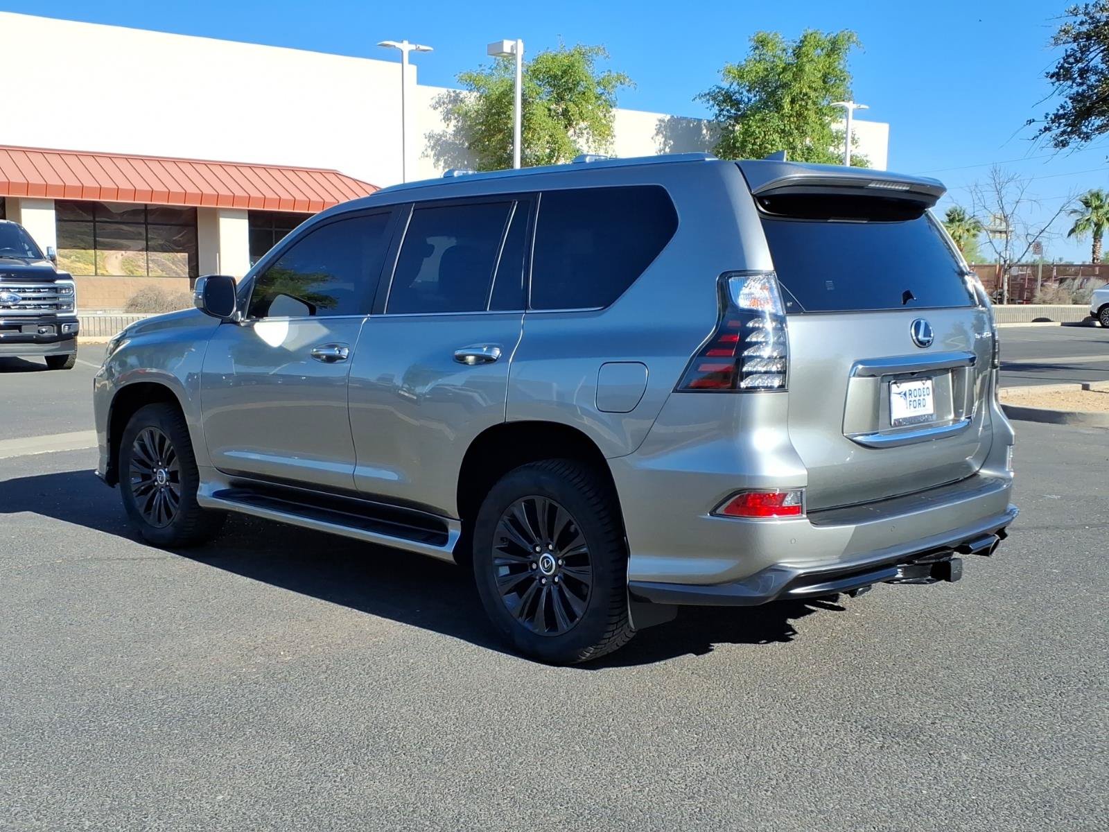 Used 2023 Lexus GX 460 Premium w/ Accessory Package AWD/4WD image 4