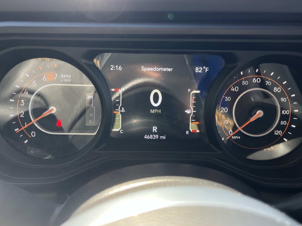 Used 2025 Jeep Wrangler Unlimited Sahara AWD/4WD image 39