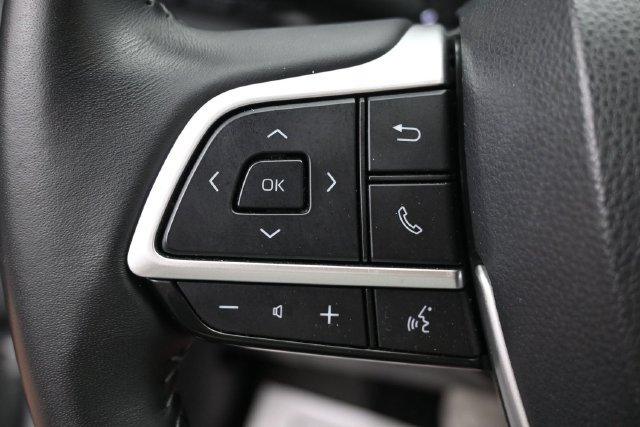 Used 2025 Toyota Highlander LE FWD image 17