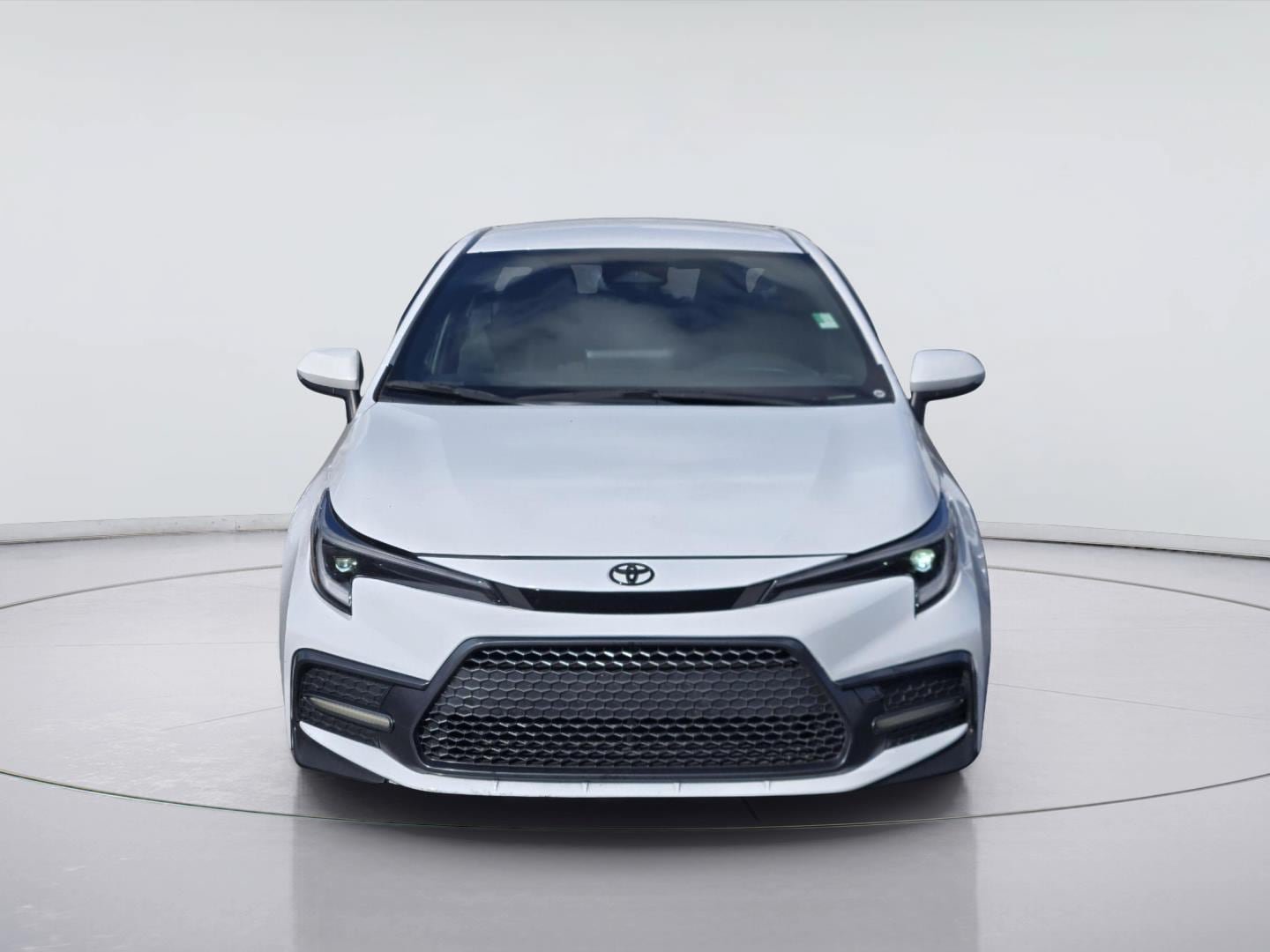 Used 2024 Toyota Corolla SE FWD image 2