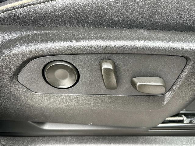 Used 2024 GMC Yukon SLT image 21