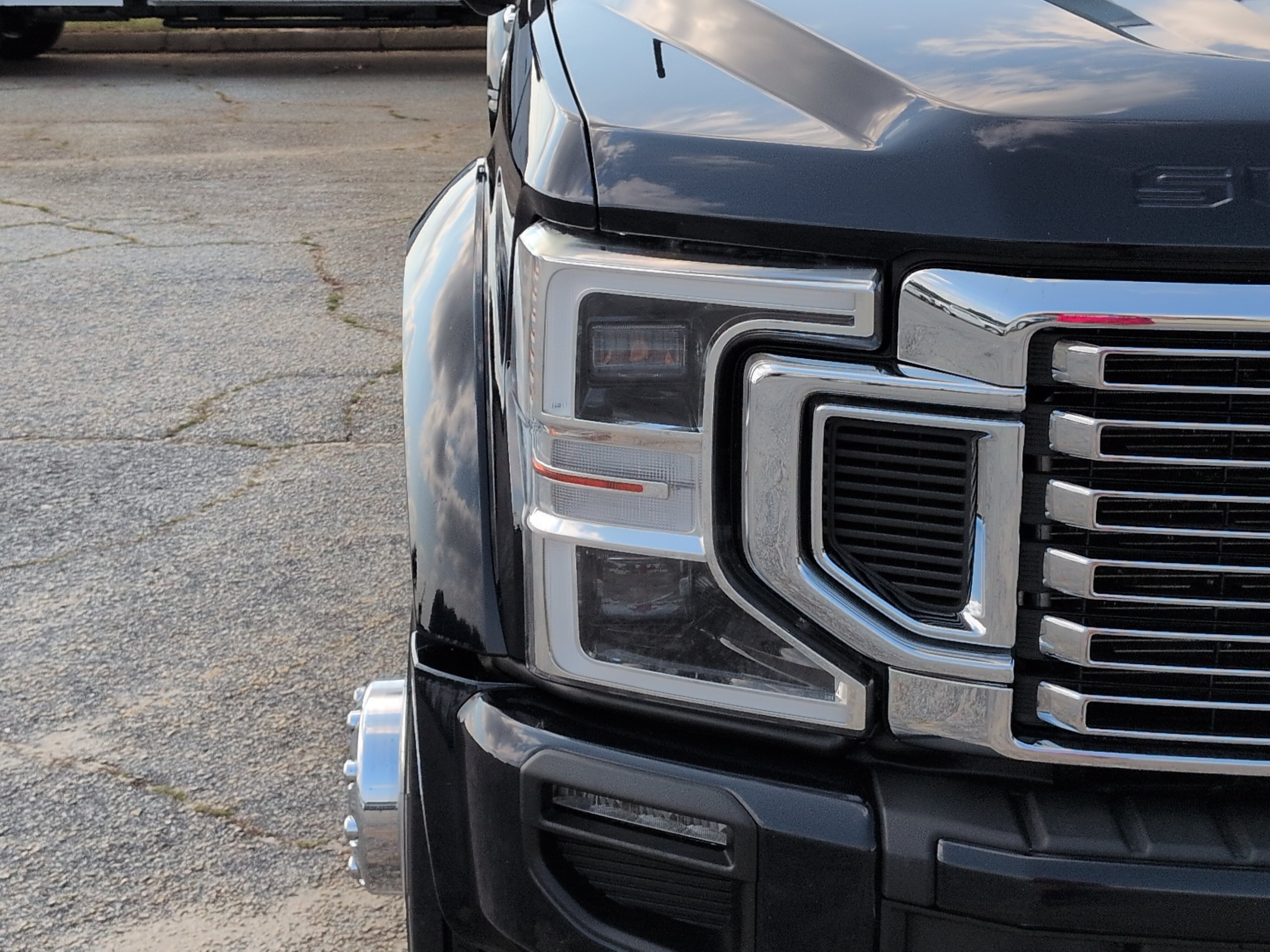 Certified 2022 Ford F450 Platinum w/ FX4 Off-Road Package AWD/4WD image 8
