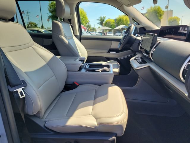 Certified 2025 Ford Expedition Active AWD/4WD image 18