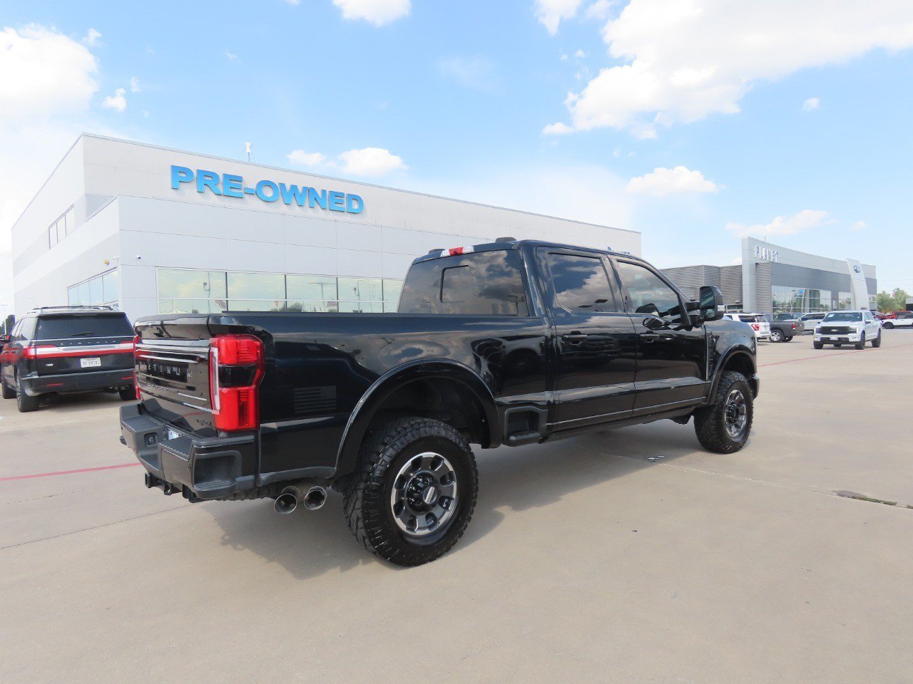 Certified 2024 Ford F350 Platinum w/ Tremor Off-Road Package AWD/4WD image 9