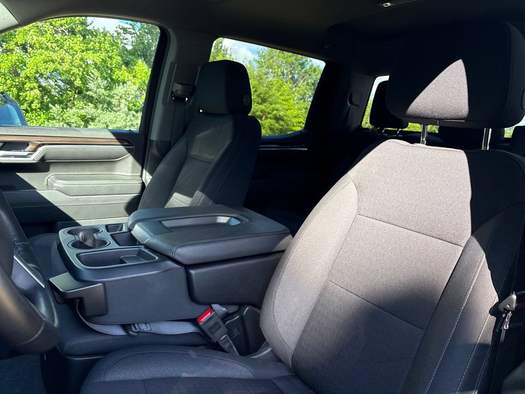 Used 2025 Chevrolet Silverado 1500 LT AWD/4WD image 13
