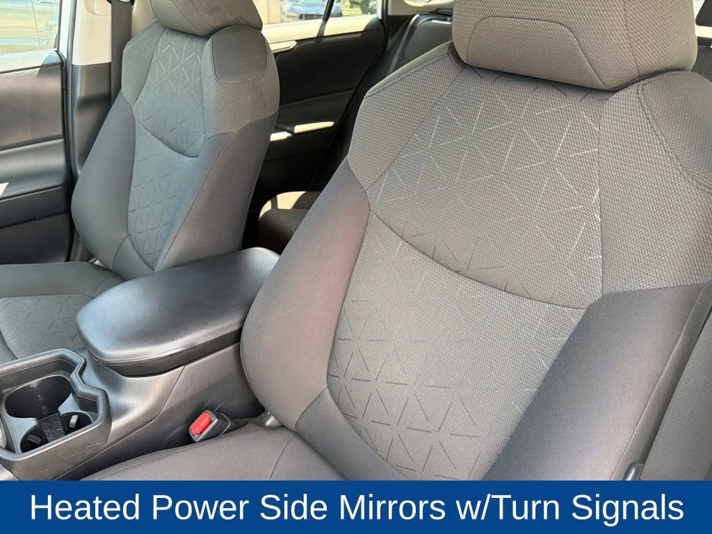 Used 2021 Toyota RAV4 XLE w/ Convenience Package FWD image 14