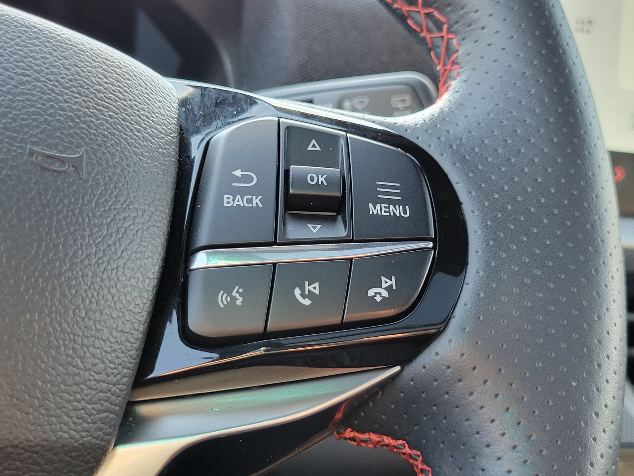 Certified 2025 Ford Explorer ST-Line w/ Premium Package AWD/4WD image 18